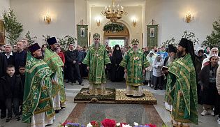 Епископ Алатырский и Батыревский Феодосий в праздник Святой Троицы сослужил за Божественной Литургией епископу Канашскому и Беловолжскому Стефану в Свято-Троицком мужском монастыре города Алатырь