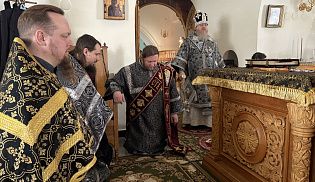 Епископ Алатырский и Порецкий Феодосий в пятницу первой седмицы совершил Литургию Преждеосвященных Даров  в в Киево-Николаевском Новодевичьем монастыре города Алатырь