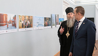 Глава Чувашской Республики Михаил Игнатьев посетил фотовыставку «Епархии: знакомые и неизвестные» в г. Алатыре