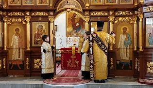 Епископ Алатырский и Порецкий Феодосий в 21-ю Неделю по Пятидесятнице совершил Божественную Литургию в кафедральном храме в честь Иверской иконы Божией Матери города Алатырь