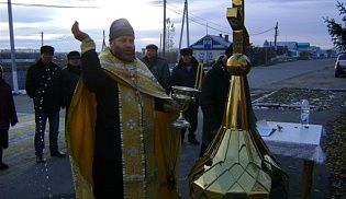 Поднятие купола на строящуюся часовню в с. Первомайское Батыревского района