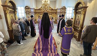 Управляющий Алатырской епархией в Неделю 5-ю Великого поста совершил Божественную Литургию в Николо-Знаменском храме города Алатырь 