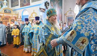 Управляющий Алатырской епархией в праздник Казанской иконы Божией Матери сослужил за Божественной Литургией митрополиту Чебоксарскому и Чувашскому Савватию в Казанском храме села Алтышево