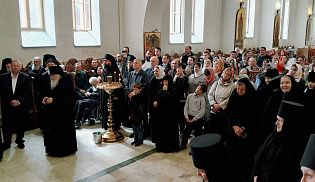 Епископ Алатырский и Порецкий Феодосий в Неделю святых жен-мироносиц совершил Божественную Литургию в Свято-Троицком мужском монастыре города Алатырь