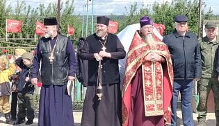 В Старом Ахпердино освятили мемориал в память о воинах-земляках