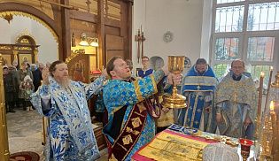 Управляющий Алатырской епархией в праздник Иверской иконы Божией Матери совершил Божественную Литургию  в Иверском храме города Алатырь