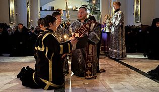 Великое повечерие с чтением Великого покаянного канона прп. Андрея Критского в Свято-Троицком монастыре города Алатырь