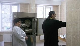 28 января настоятель храма в честь Иверской иконы Божией Матери иерей Олег Востриков освятил Центральную больницу г.Алатыря