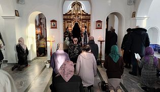 Управляющий Алатырской епархией совершил Великое повечерие с чтением Великого покаянного канона прп. Андрея Критского в кафедральном храме в честь Иверской иконы Божией Матери города Алатырь