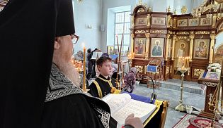 Управляющий Алатырской епархией совершил Великое повечерие с чтением Великого покаянного канона прп. Андрея Критского в кафедральном храме в честь Иверской иконы Божией Матери города Алатырь