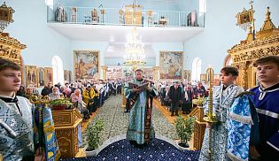 Епископ Алатырский и Порецкий Феодосий в праздник иконы Божией Матери "Всех скорбящих Радость" сослужил за Божественной литургией митрополиту Чебоксарскому и Чувашскому Савватию в храме в честь иконы Божией Матери "Всех скорбящих Радость" города Канаш