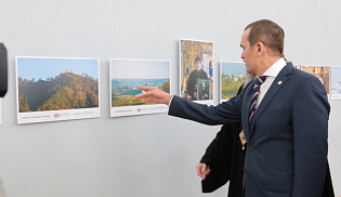 Глава Чувашской Республики Михаил Игнатьев посетил фотовыставку «Епархии: знакомые и неизвестные» в г. Алатыре