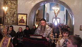 Епископ Феодор совершил чин Пассии в храме Воздвижения Креста Господня г. Алатырь