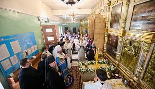 В пятидесятую годовщину преставления архиепископа Вениамина (Новицкого) на могиле архипастыря совершена заупокойная лития
