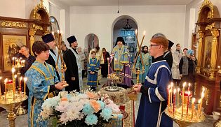 Управляющий Алатырской епархией в праздник Казанской иконы Божией Матери сослужил за Божественной Литургией митрополиту Чебоксарскому и Чувашскому Савватию в Казанском храме села Алтышево