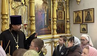 В Светлый четверг в Кресто-Воздвиженском храме встречали школьников 