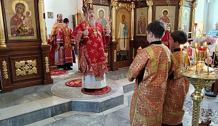 Епископ Алатырский и Порецкий Феодосий в Неделю о слепом совершил Божественную Литургию в кафедральном храме в честь Иверской иконы Божией Матери города Алатырь